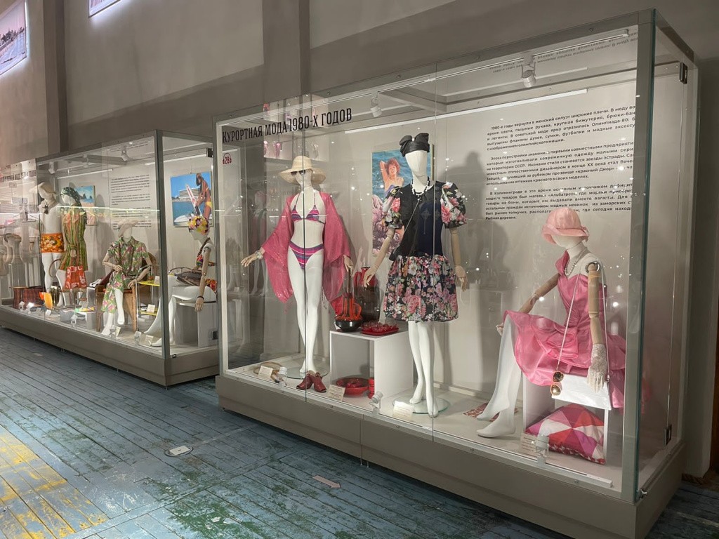 Особенности оснащения музея витринами4